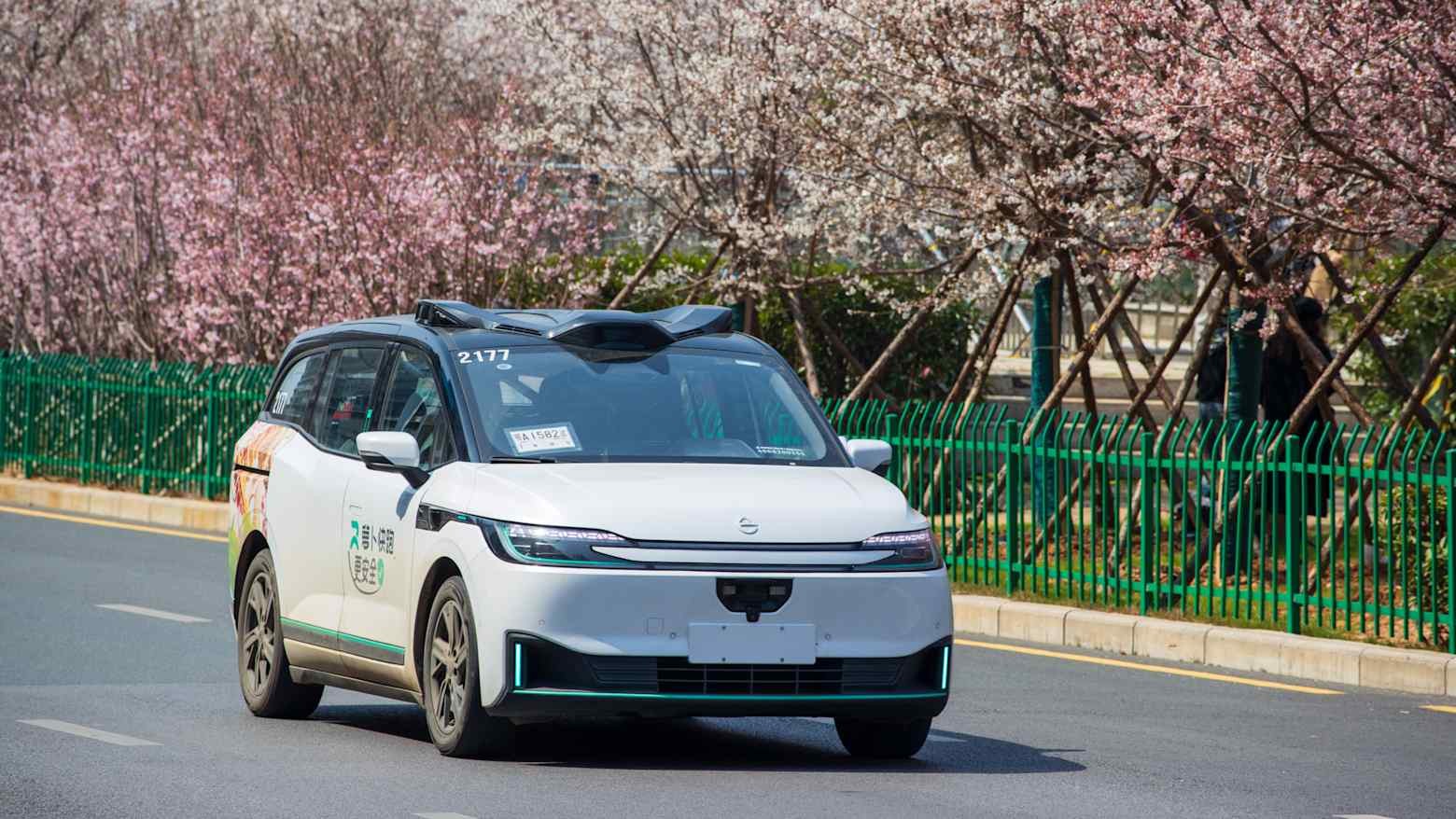 Trung Quốc ngừng cung cấp giấy phép robotaxi sau sự cố 200 xe bất ngờ dừng giữa đường Robotaxi Apollo Go của Baidu