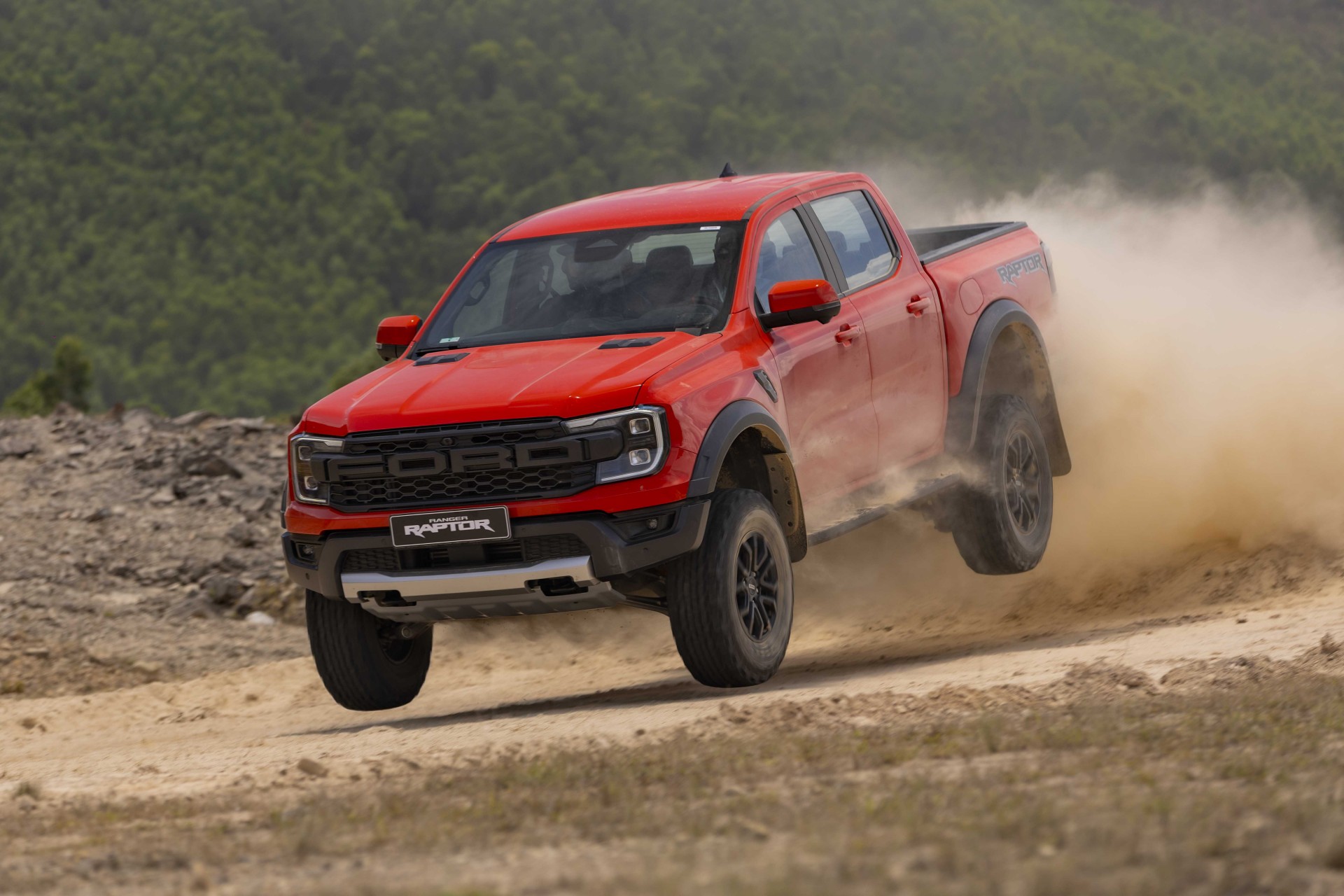 Ford Ranger Raptor 3.0L V6 ra mắt, giá 1,448 tỷ đồng Ford Ranger Raptor 3.0L V6 ra mắt, giá 1,448 tỷ đồng