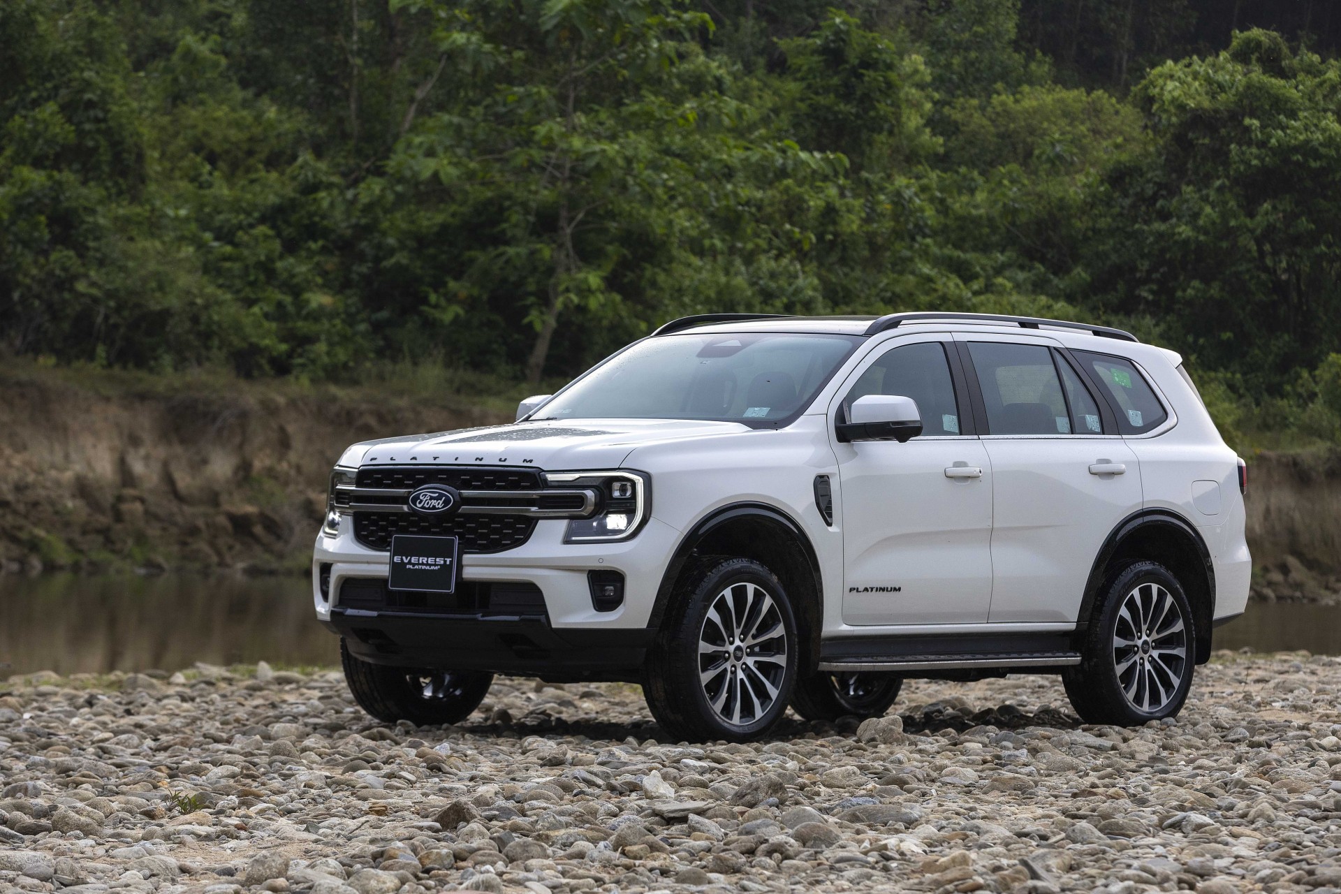 Ford Ranger Raptor 3.0L V6 ra mắt, giá 1,448 tỷ đồng Ford Ranger Raptor 3.0L V6 ra mắt, giá 1,448 tỷ đồng