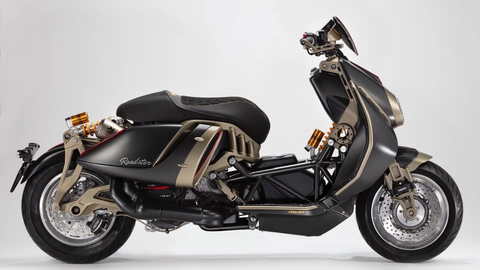 Italjet Roadster 400 Limited Edition sắp về Việt Nam, giá ngang ô tô cỡ nhỏ