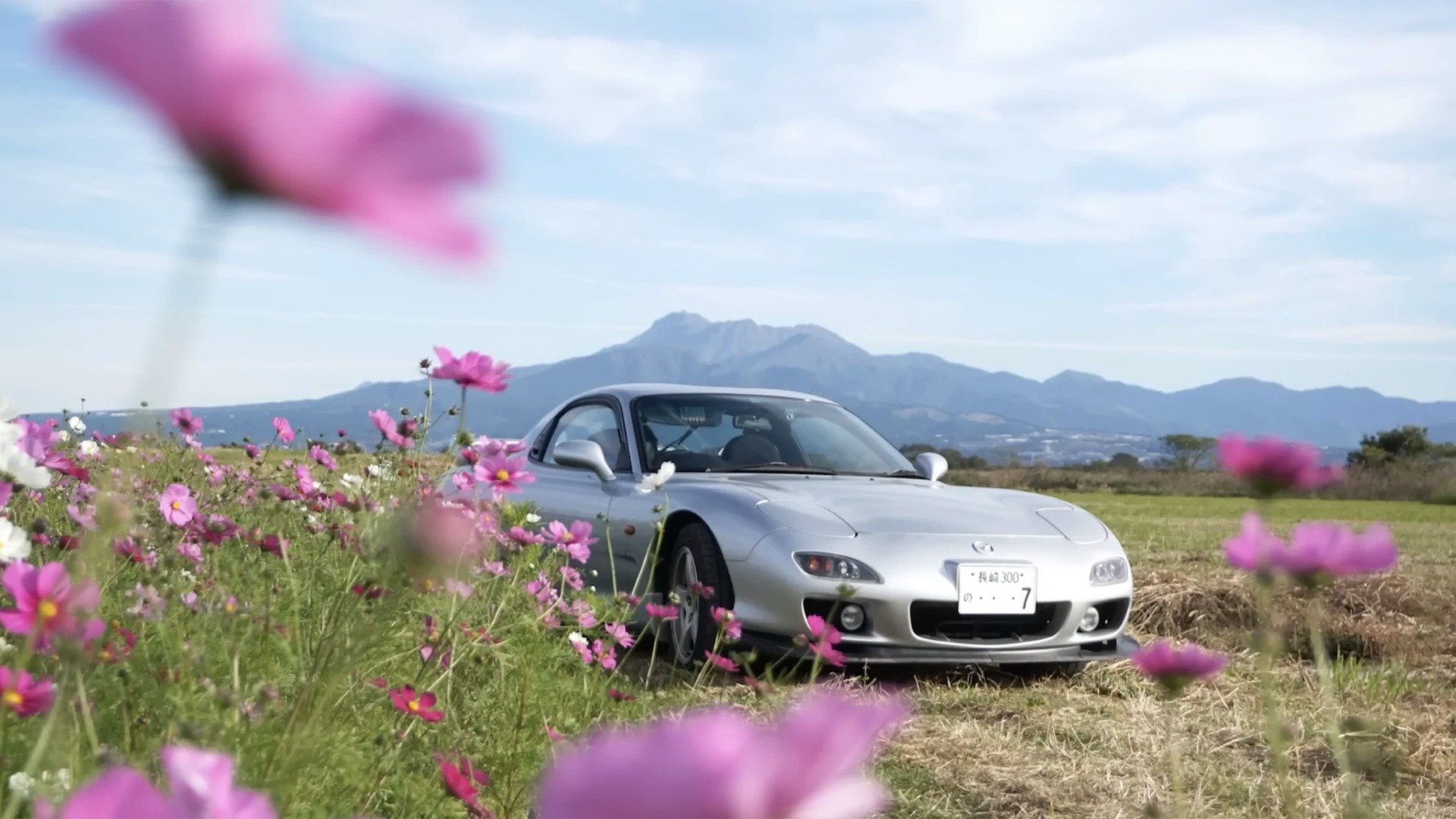 Xúc động câu chuyện cụ bà 80 tuổi quyết định chia tay chiếc Mazda RX-7 sau 25 năm cầm lái Xúc động câu chuyện cụ bà 80 tuổi quyết định chia tay chiếc Mazda RX-7 sau 25 năm cầm lái