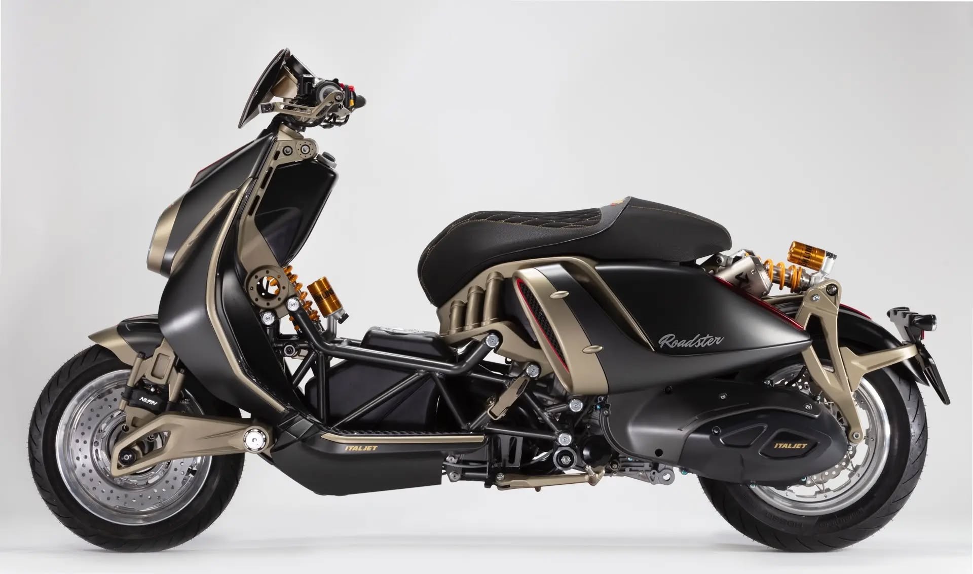 Italjet Roadster 400 Limited Edition sắp về Việt Nam, giá ngang ô tô cỡ nhỏ Italjet Roadster 400 Limited Edition sắp về Việt Nam, giá ngang ô tô cỡ nhỏ