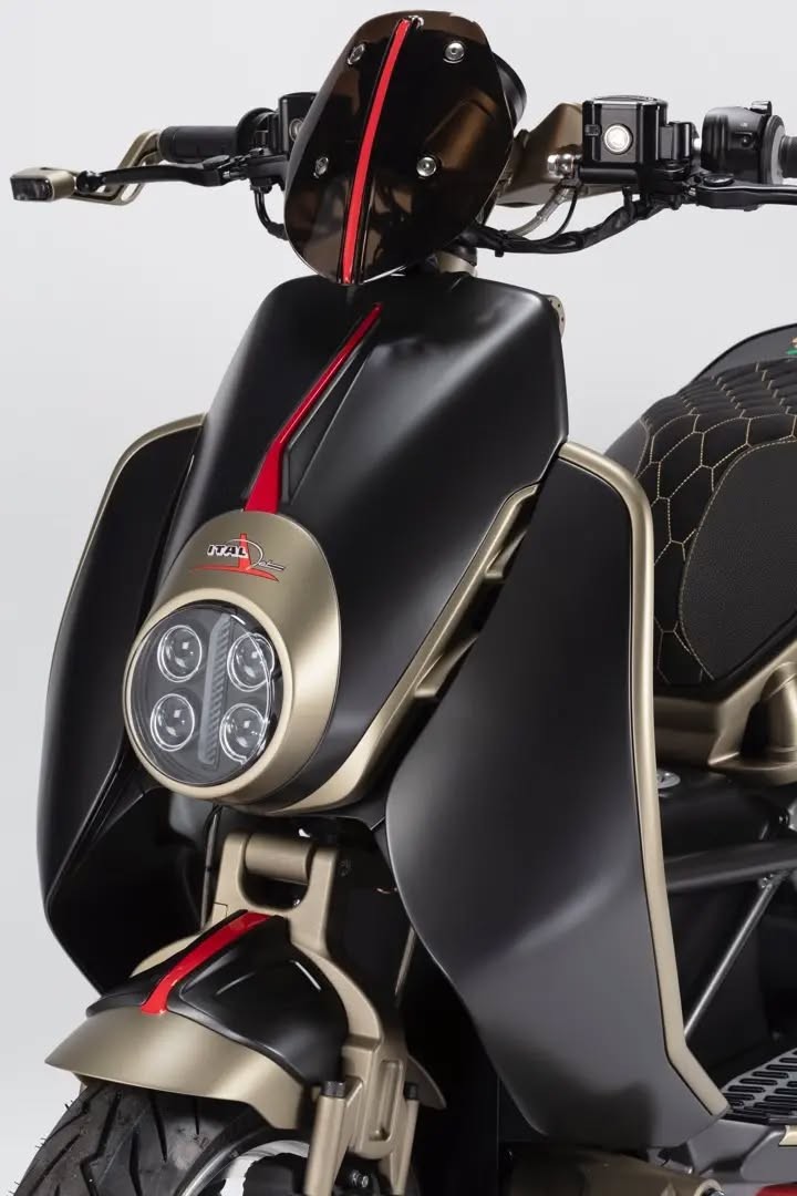 Italjet Roadster 400 Limited Edition sắp về Việt Nam, giá ngang ô tô cỡ nhỏ Italjet Roadster 400 Limited Edition sắp về Việt Nam, giá ngang ô tô cỡ nhỏ