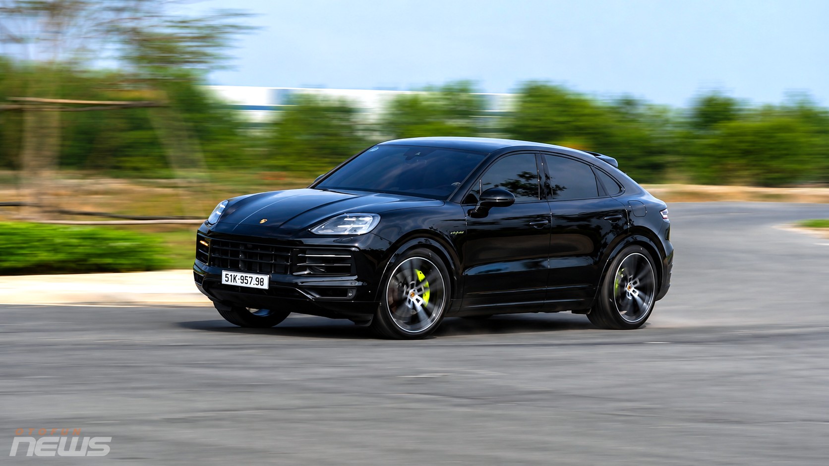 Porsche Cayenne E-Hybrid có gì khi giá xe chạm mốc gần 7 tỷ đồng?