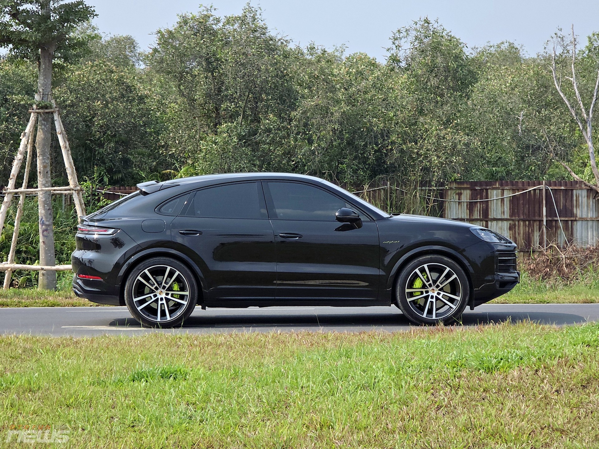 Porsche Cayenne E-Hybrid có gì khi giá xe chạm mốc gần 7 tỷ đồng?