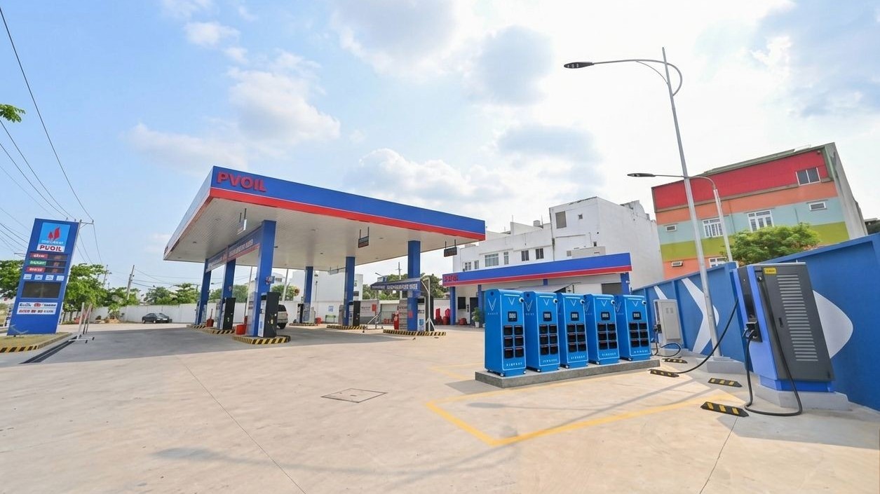 V-Green và PVOIL hợp tác lắp hơn 3.000 tủ đổi pin xe máy điện