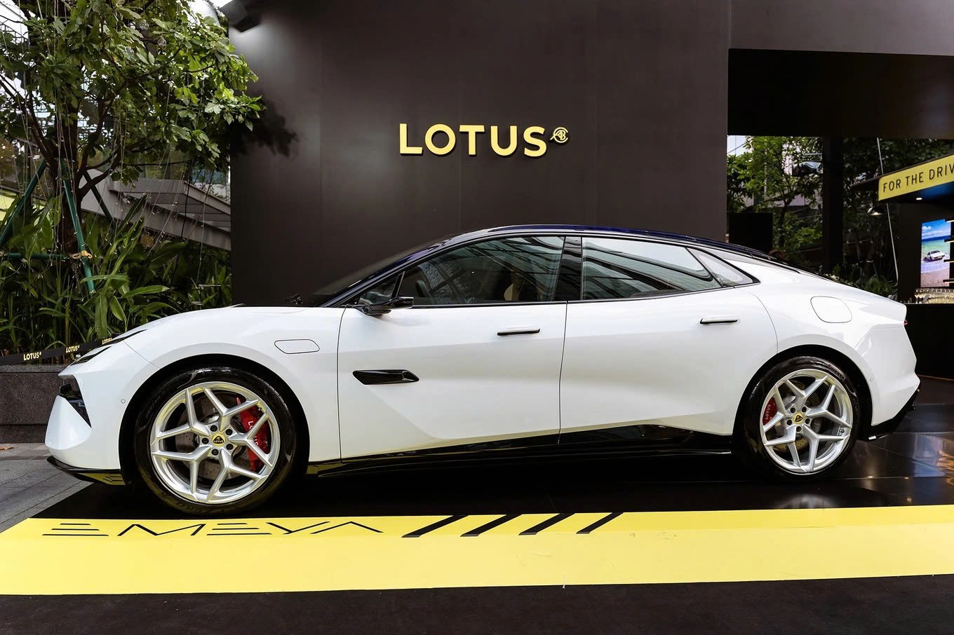 Lotus ra mắt 4 xe thể thao, giá cao nhất gần 13 tỷ Lotus ra mắt 4 xe thể thao, giá cao nhất gần 13 tỷ