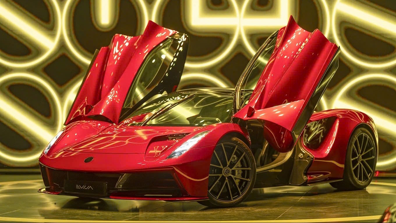 Lotus ra mắt 4 xe thể thao, giá cao nhất gần 13 tỷ