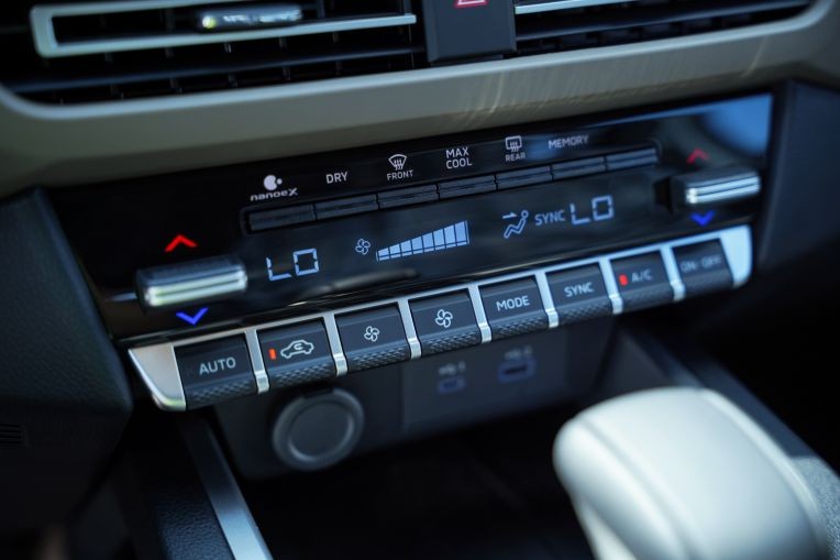Mitsubishi Xforce 2026 ra mắt, giá từ 605 triệu đồng, thêm bản Luxury Mitsubishi Xforce 2026 ra mắt, giá từ 605 triệu đồng, thêm bản Luxury