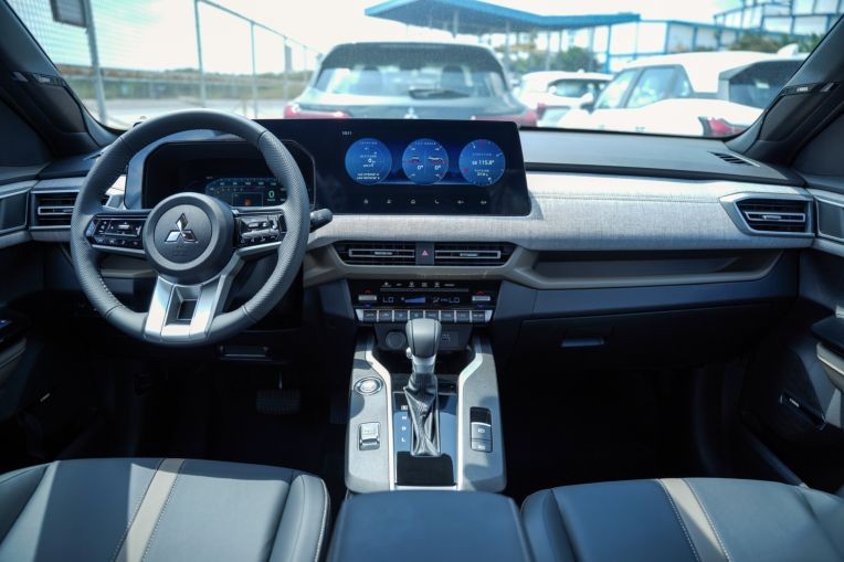 Mitsubishi Xforce 2026 ra mắt, giá từ 605 triệu đồng, thêm bản Luxury Mitsubishi Xforce 2026 ra mắt, giá từ 605 triệu đồng, thêm bản Luxury
