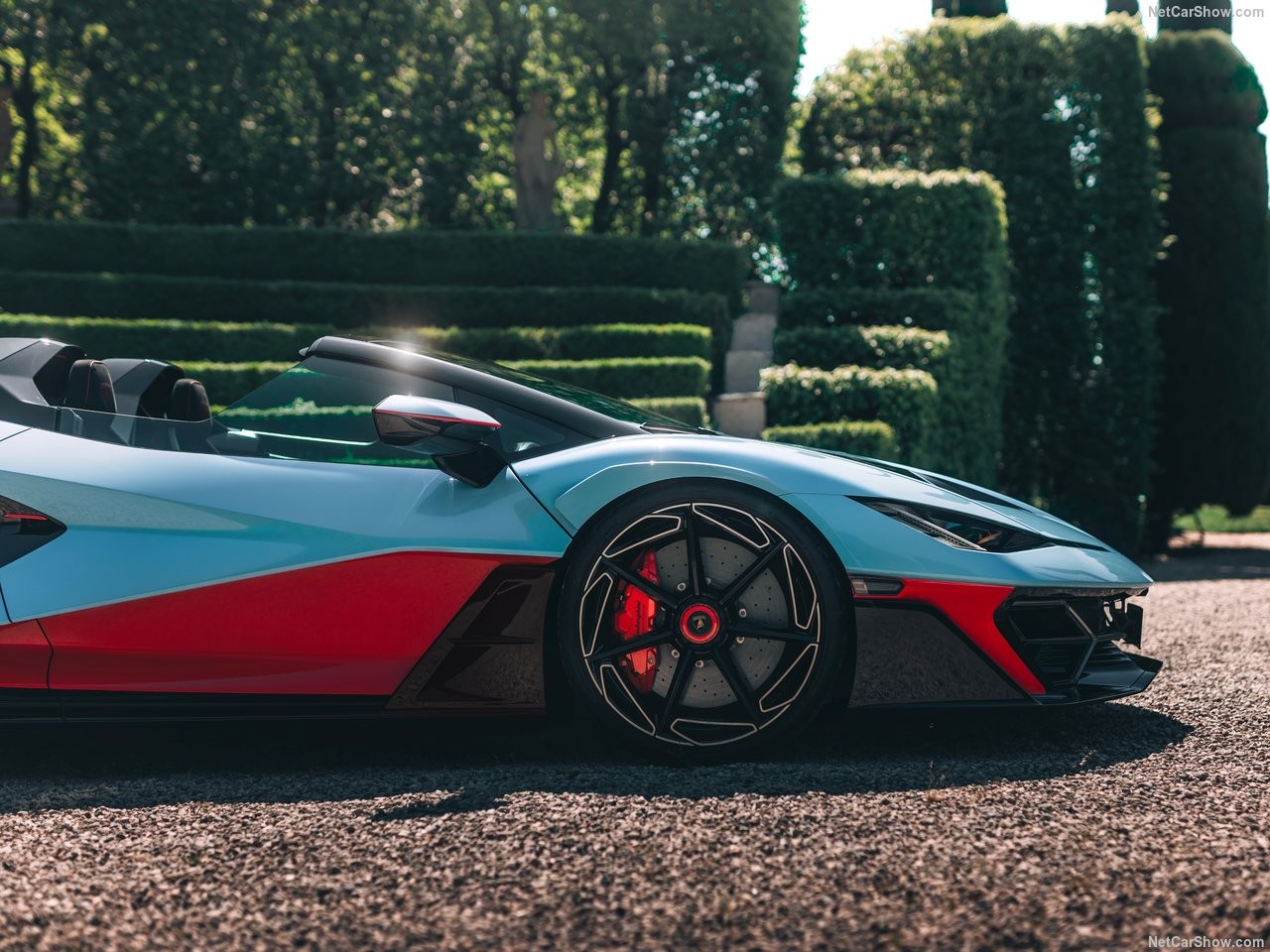 Lamborghini Fenomeno Roadster: Siêu xe mui trần phiên bản giới hạn trình làng Lamborghini Fenomeno Roadster: Siêu xe mui trần phiên bản giới hạn trình làng
