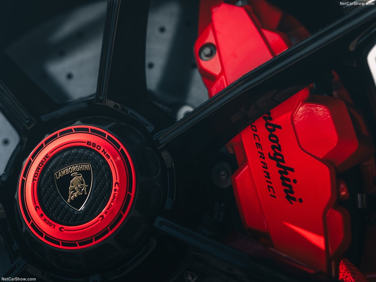 Lamborghini Fenomeno Roadster: Siêu xe mui trần phiên bản giới hạn trình làng Lamborghini Fenomeno Roadster: Siêu xe mui trần phiên bản giới hạn trình làng