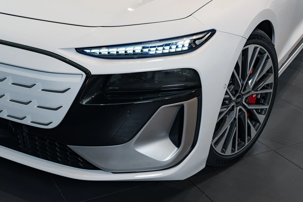 Audi S6 Sportback e-tron ra mắt Việt Nam, xe điện thể thao giá từ 4,199 tỷ đồng Audi S6 Sportback e-tron ra mắt Việt Nam, xe điện thể thao giá từ 4,199 tỷ đồng
