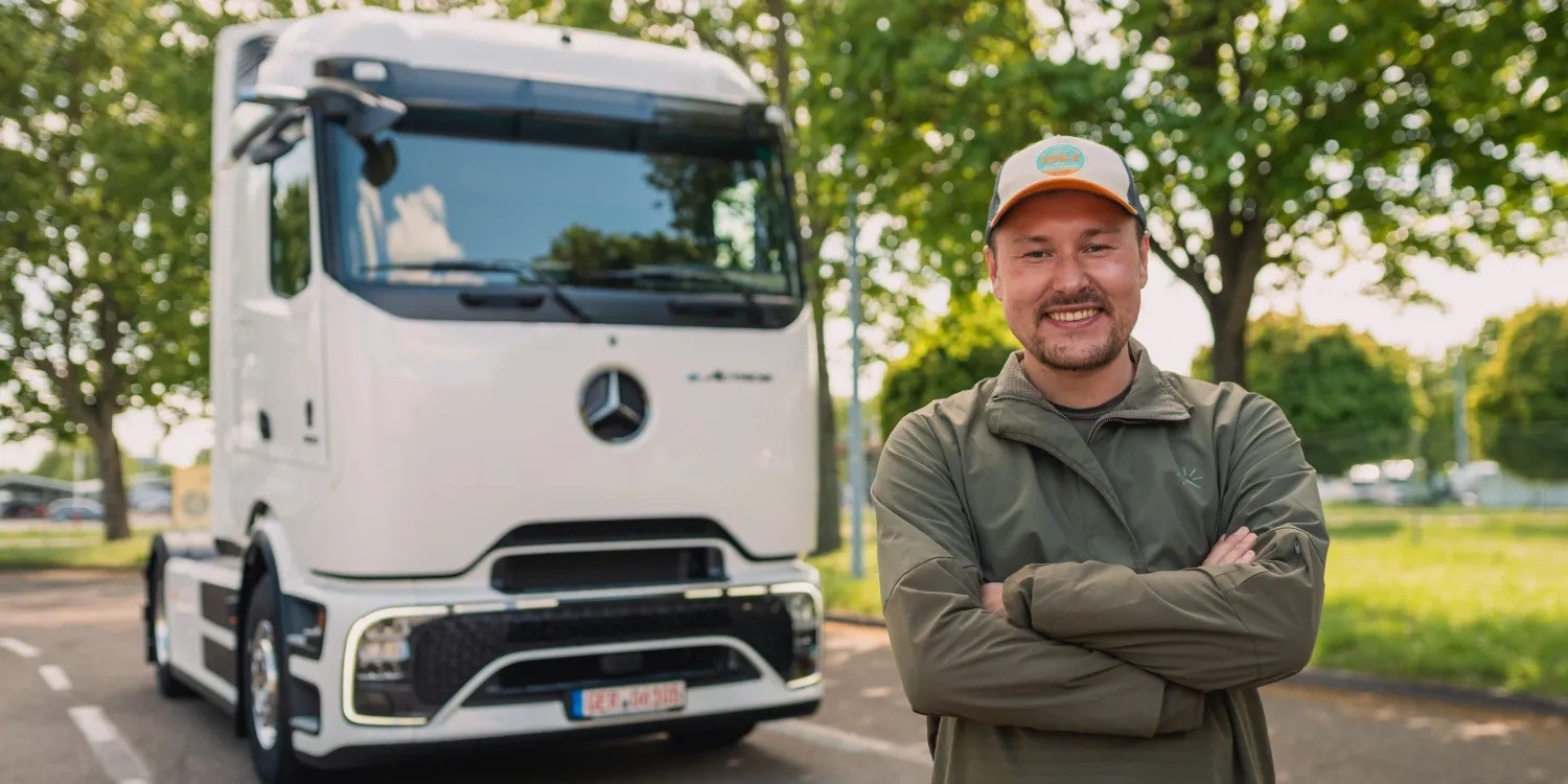Youtuber dự định lái xe tải điện Mercedes-Benz đi vòng quanh thế giới trong 80 lần sạc YouTuber người Đức Tobias Wagner và chiếc xe tải điện Mercedes-Benz eActros 600 chuẩn bị thực hiện hành trình vòng quanh thế giới trong 80 lần sạc
