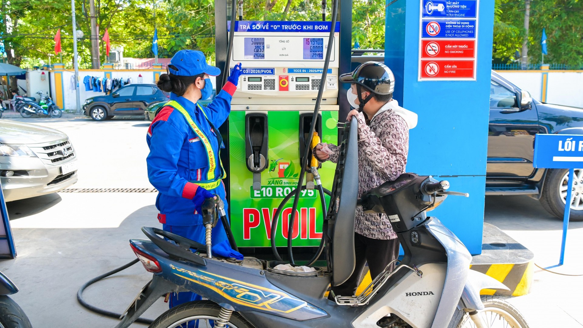 Gần 1.000 Cửa hàng xăng dầu PVOIL đã sẵn sàng kinh doanh xăng E10