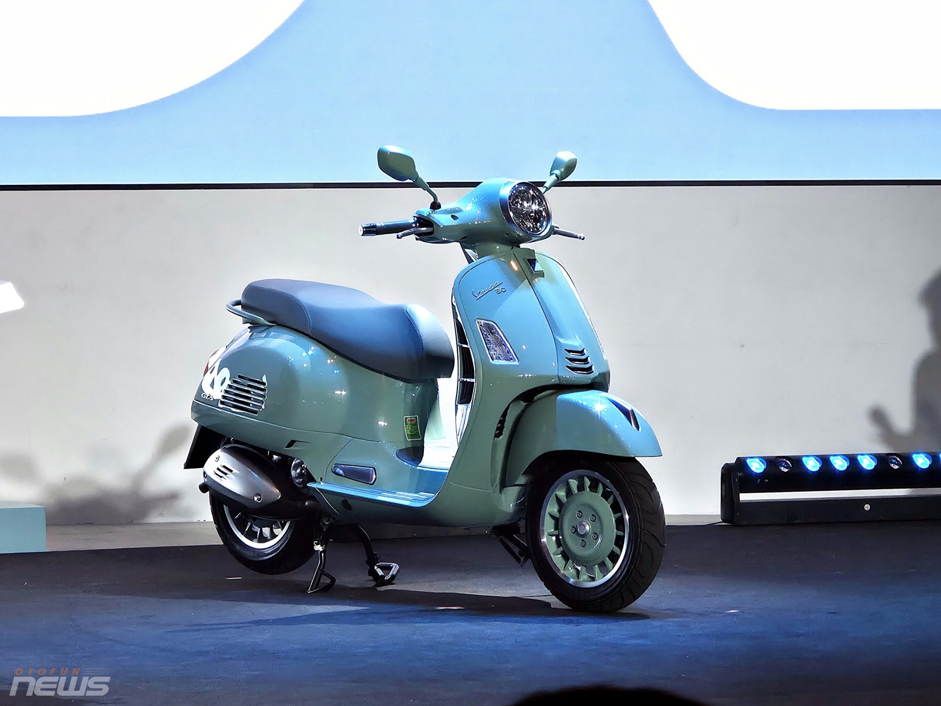 Bộ sưu tập Vespa 80 năm ra mắt, thêm bản Sprint 180 mới Bộ sưu tập Vespa 80 năm ra mắt, thêm bản Sprint 180 mới