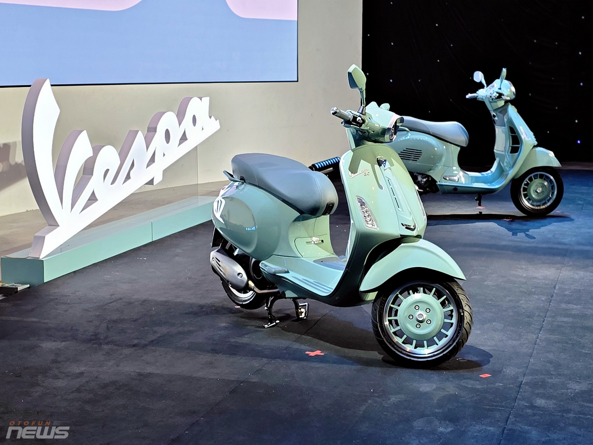 Bộ sưu tập Vespa 80 năm ra mắt, thêm bản Sprint 180 mới Bộ sưu tập Vespa 80 năm ra mắt, thêm bản Sprint 180 mới