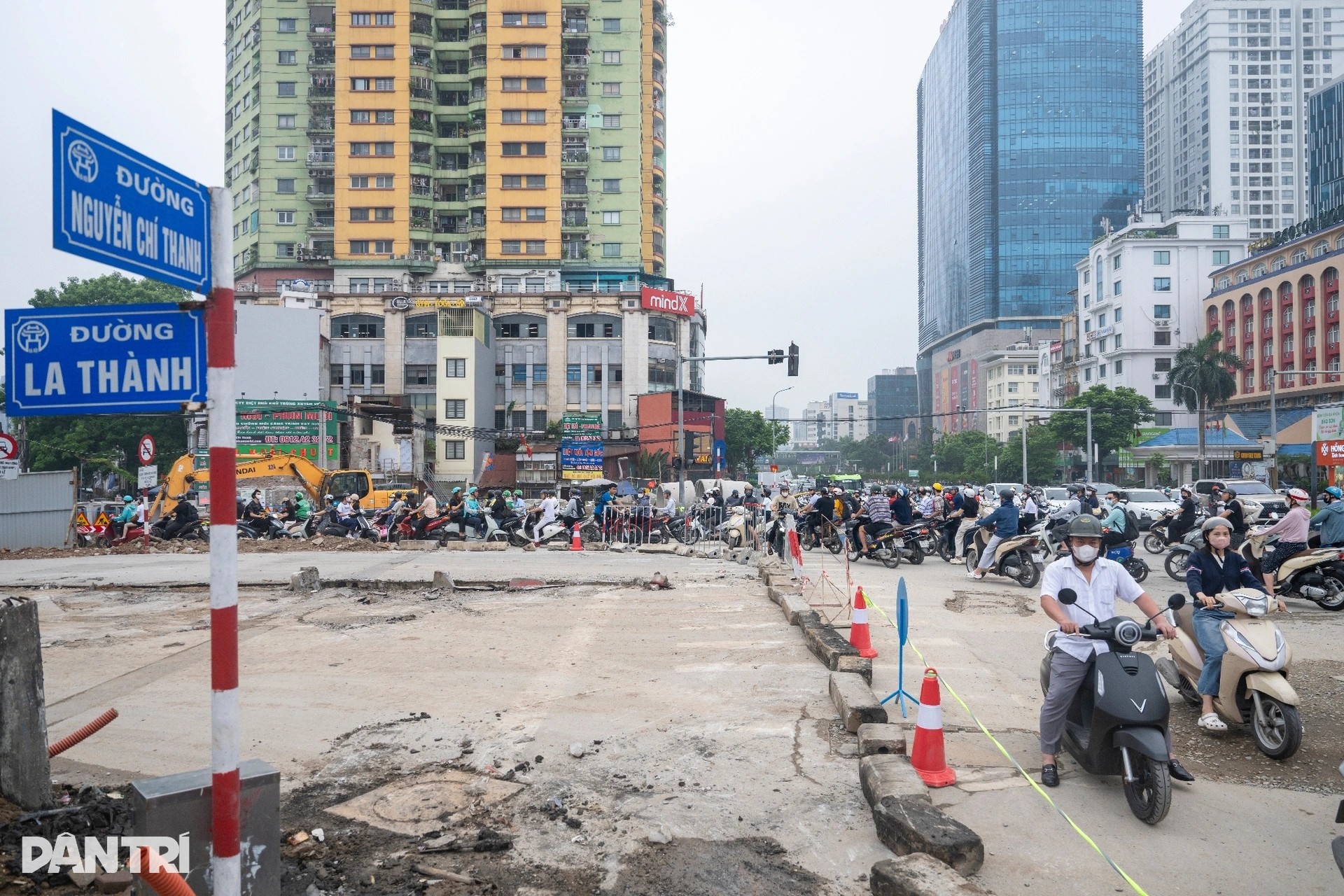 Giao thông hỗn loạn ngày đầu phân luồng nút La Thành - Nguyễn Chí Thanh Giao thông hỗn loạn ngày đầu phân luồng nút La Thành - Nguyễn Chí Thanh