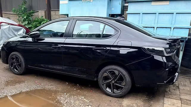 Honda City 2026 facelift lộ nội thất không che, màn hình lớn, phanh tay cơ Honda City 2026 facelift lộ nội thất không che, màn hình lớn, phanh tay cơ