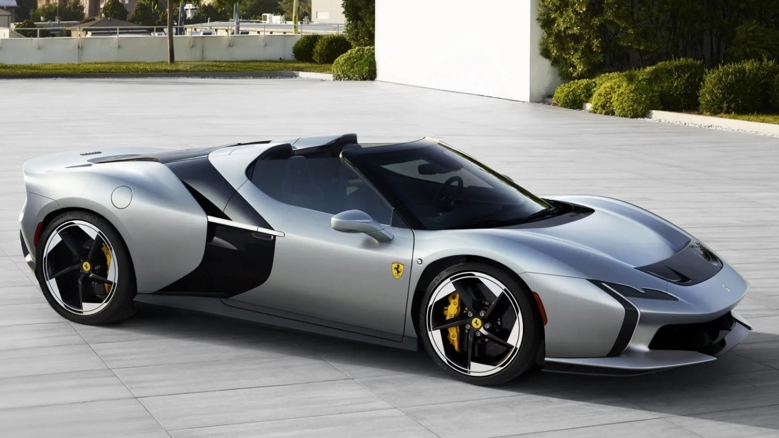 Ferrari HC25 ra mắt: Siêu xe độc bản tri ân kỷ nguyên V8 không hybrid của hãng Ý