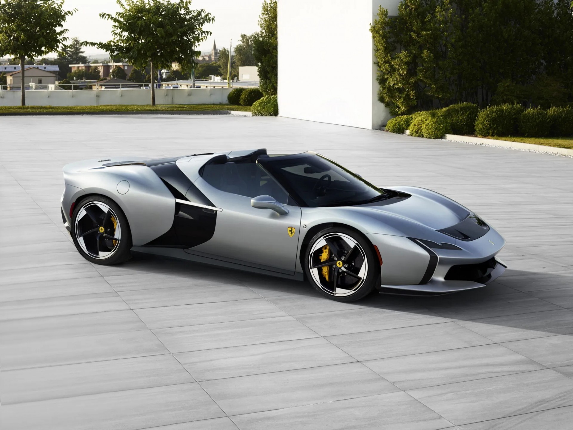 Ferrari HC25 ra mắt: Siêu xe độc bản tri ân kỷ nguyên V8 không hybrid của hãng Ý Phía trước của Ferrari HC25