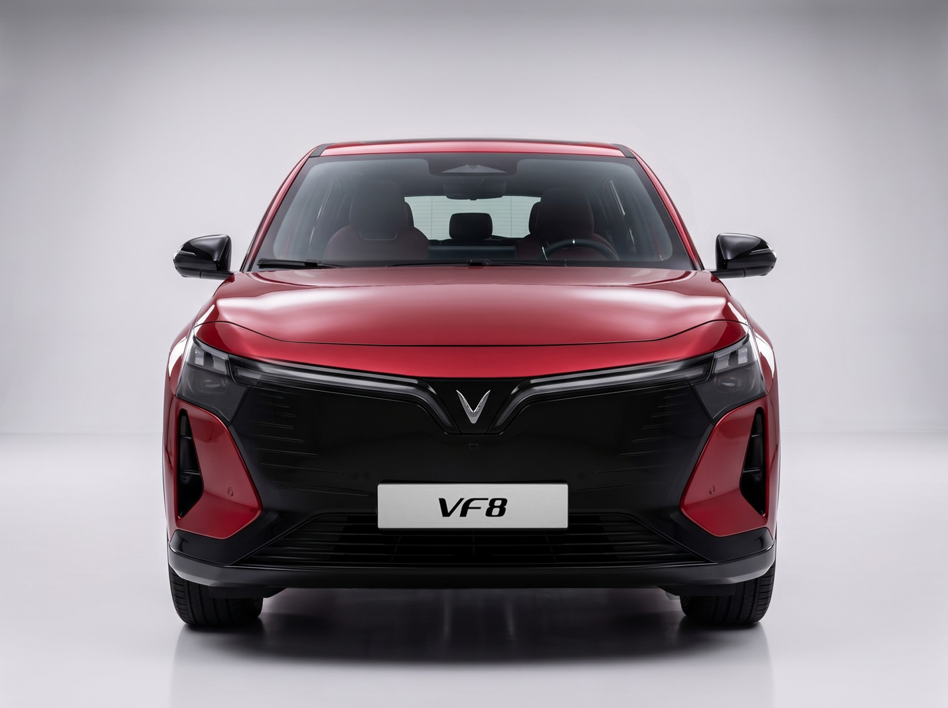 VinFast VF 8 chính thức ra mắt, giá niêm yết 999 triệu đồng