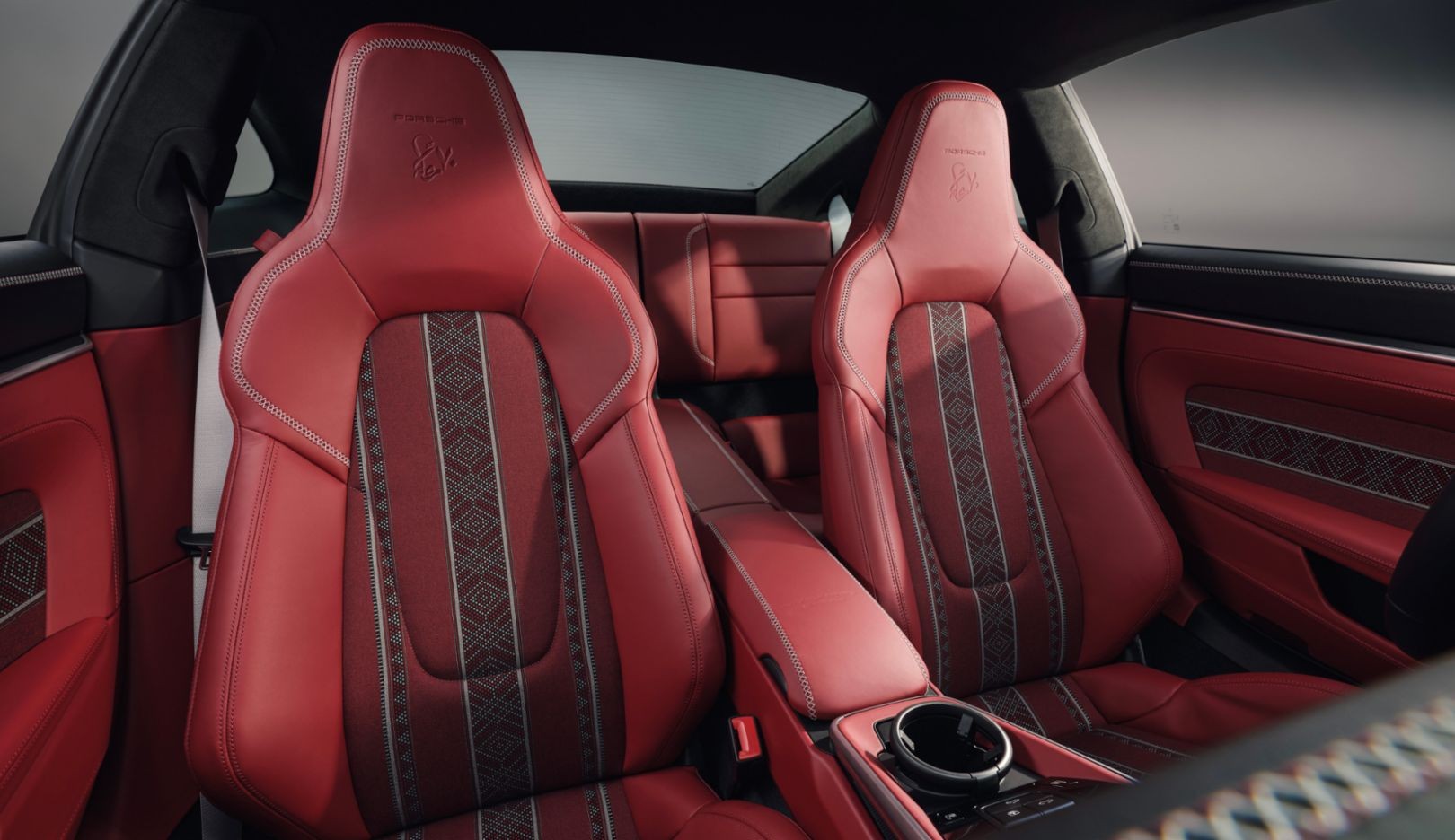 Porsche 911 Turbo S Sadu Edition trình làng, giới hạn 20 chiếc độc quyền tại Kuwait Porsche 911 Turbo S Sadu Edition trình làng, giới hạn 20 chiếc độc quyền tại Kuwait