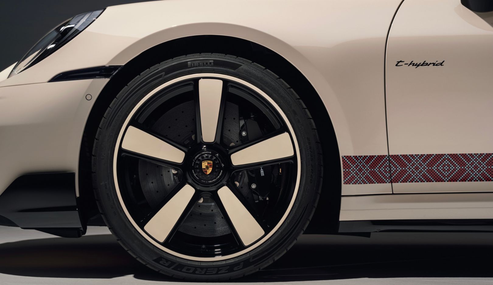 Porsche 911 Turbo S Sadu Edition trình làng, giới hạn 20 chiếc độc quyền tại Kuwait Porsche 911 Turbo S Sadu Edition trình làng, giới hạn 20 chiếc độc quyền tại Kuwait