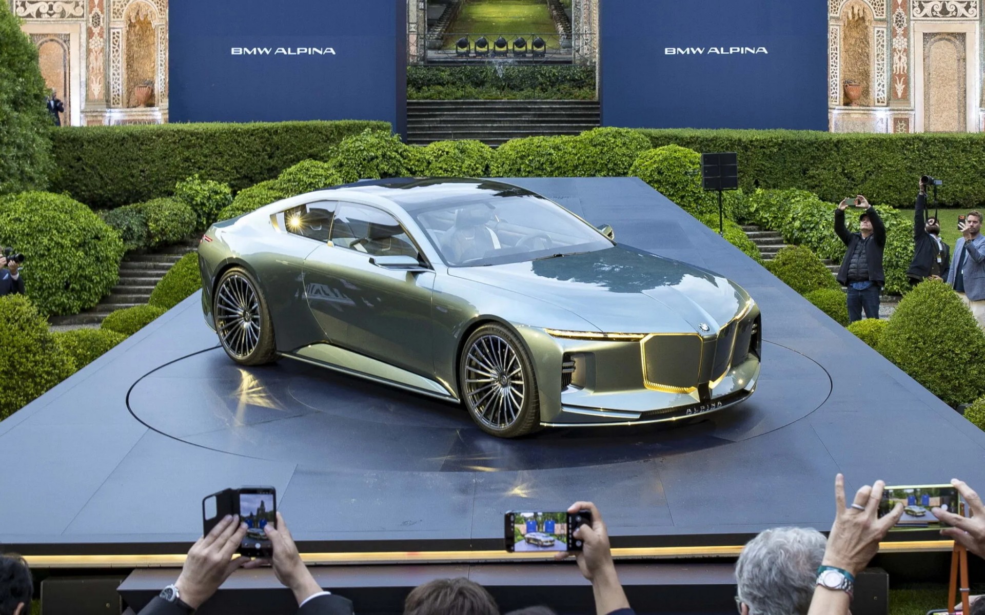 Xe siêu sang Vision BMW Alpina ra mắt, hé lộ tương lai thương hiệu Alpina dưới thời BMW Vision BMW Alpina ra mắt lần đầu tiên tại sự kiện Concorso d’Eleganza Villa d’Este 2026