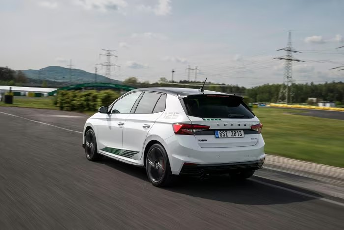 Skoda Fabia ra mắt bản đặc biệt, giới hạn 125 chiếc cho người mê rally Skoda Fabia ra mắt bản đặc biệt, giới hạn 125 chiếc cho người mê rally