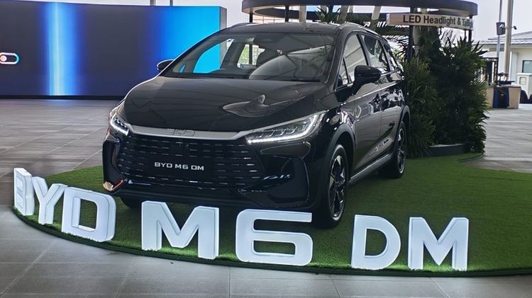 BYD M6 có thêm bản PHEV, tiết kiệm nhiên liệu hơn chỉ 1,5 lít/100 km