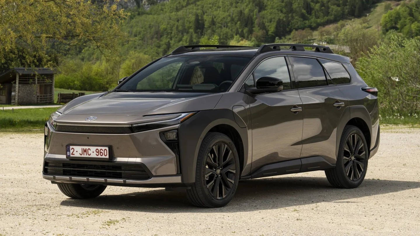 Toyota bZ4X Touring ra mắt: SUV mạnh nhất của hãng xe Nhật ngoài dòng GR, chạy tối đa 591 km