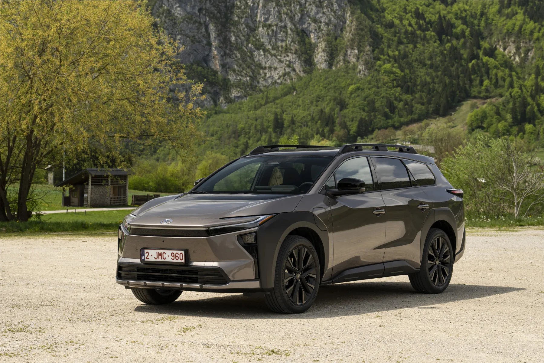 Toyota bZ4X Touring ra mắt: SUV mạnh nhất của hãng xe Nhật ngoài dòng GR, chạy tối đa 591 km Phía trước của Toyota bZ4X Touring