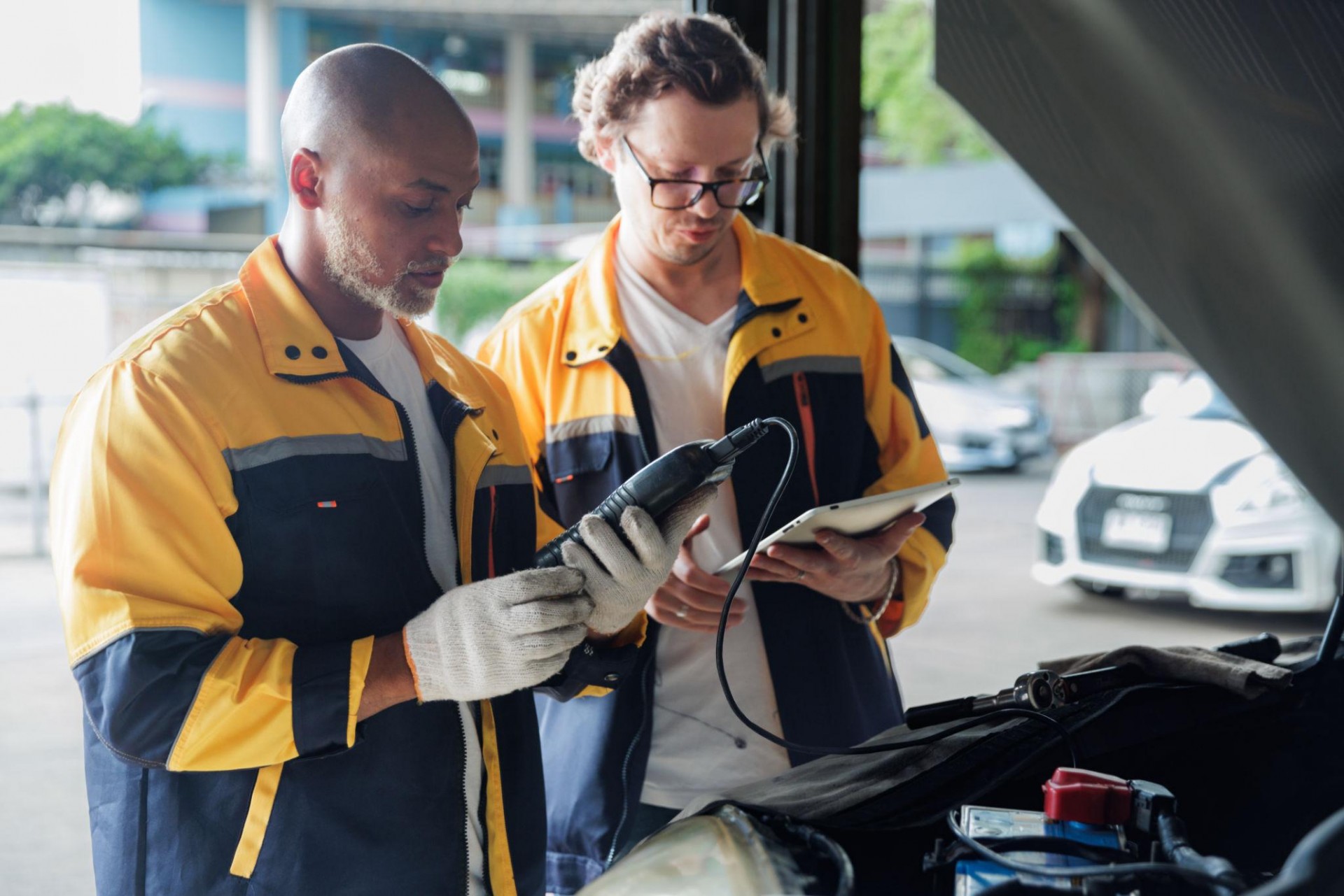 Vì sao có ô tô đổ xăng E10 thì hiện đèn “Check Engine”? Vì sao có ô tô đổ xăng E10 thì hiện đèn “Check Engine”