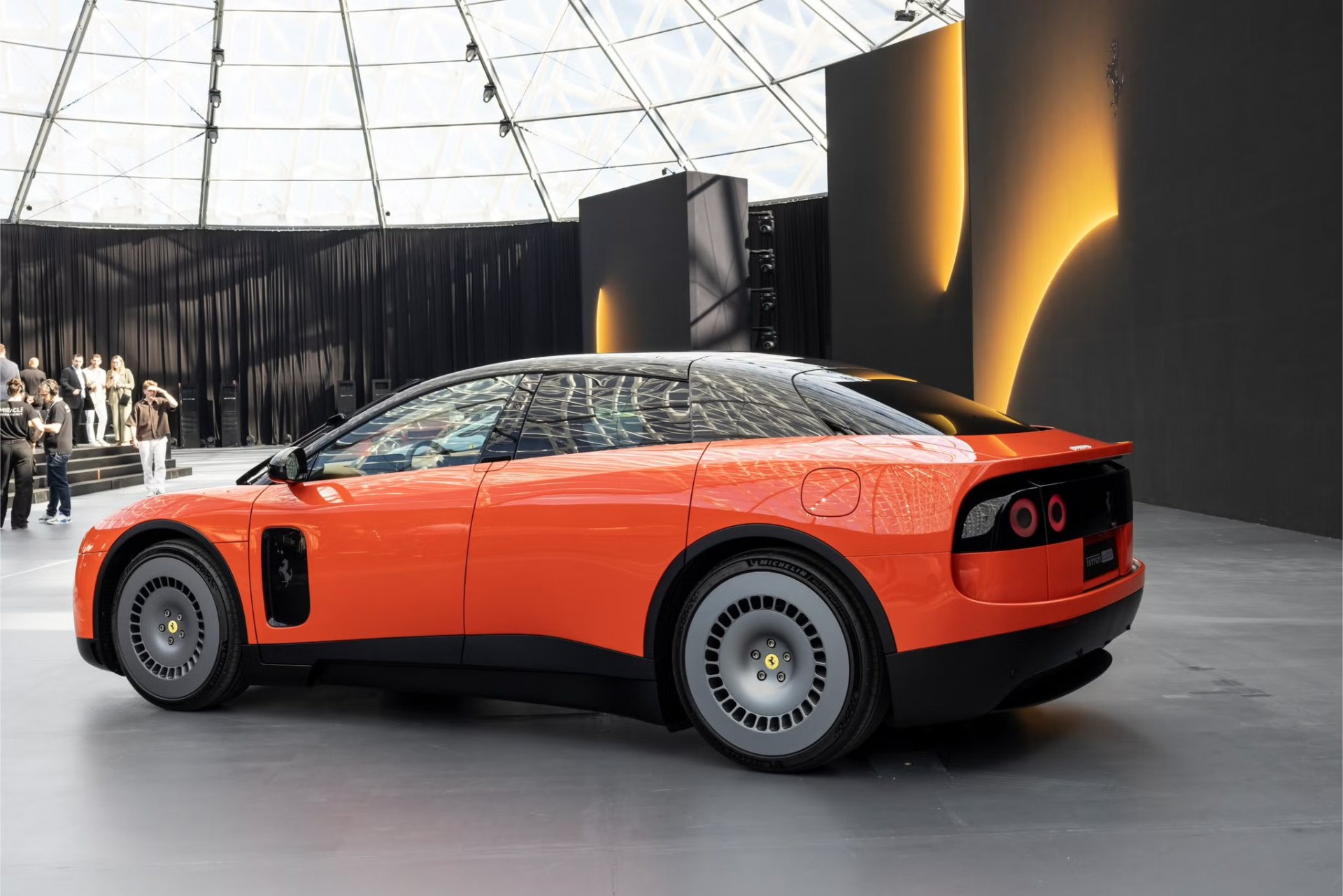 Ferrari Luce ra mắt: Phép thử lớn của Ferrari với xe điện hạng sang Ferrari Luce ra mắt: Phép thử lớn của Ferrari với xe điện hạng sang
