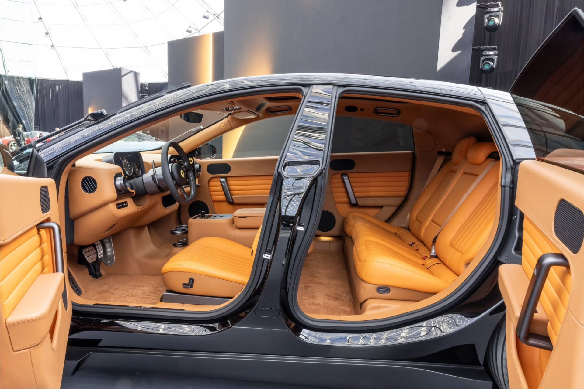 Bị cả thế giới 'chê', Ferrari Luce vẫn bán tốt tại Trung Quốc Bị cả thế giới 'chê', Ferrari Luce vẫn bán tốt tại Trung Quốc