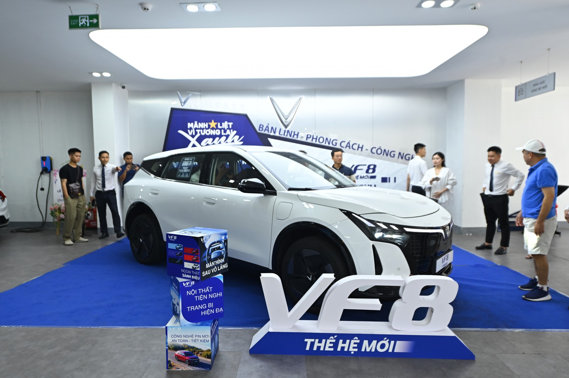 Xem VinFast VF 8 thế hệ mới trưng bày tại đại lý Xem VinFast VF 8 thế hệ mới trưng bày tại đại lý