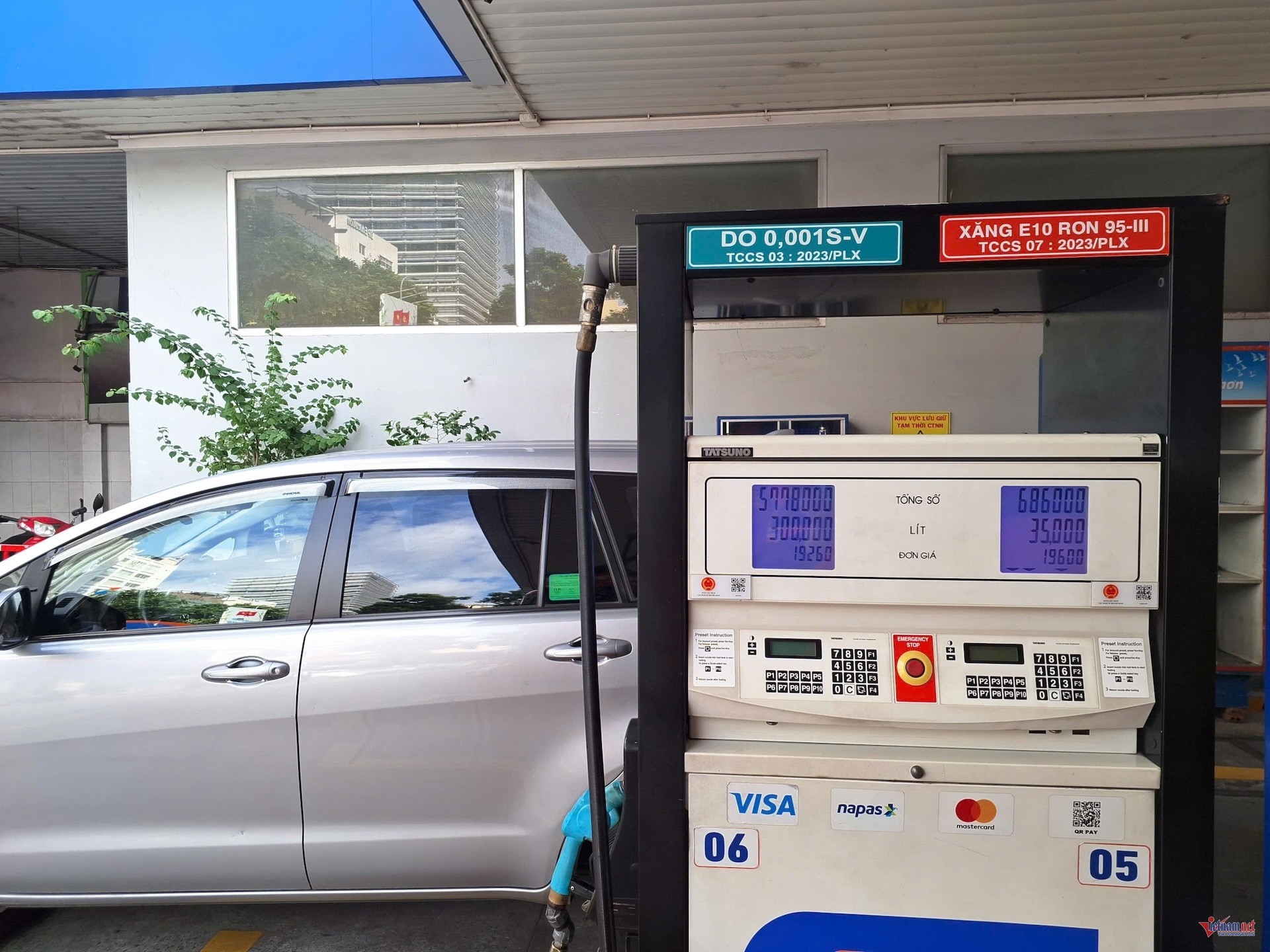 Vì sao Việt Nam chuyển sang xăng E10?