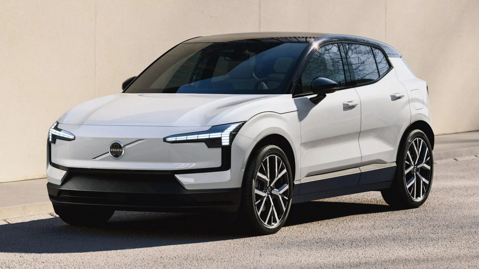 SUV điện Volvo EX30 bị kiện tại Thái Lan sau hai vụ cháy pin nguy hiểm Volvo EX30 là một mẫu SUV điện cỡ nhỏ được phát triển từ nền tảng SEA của Geely