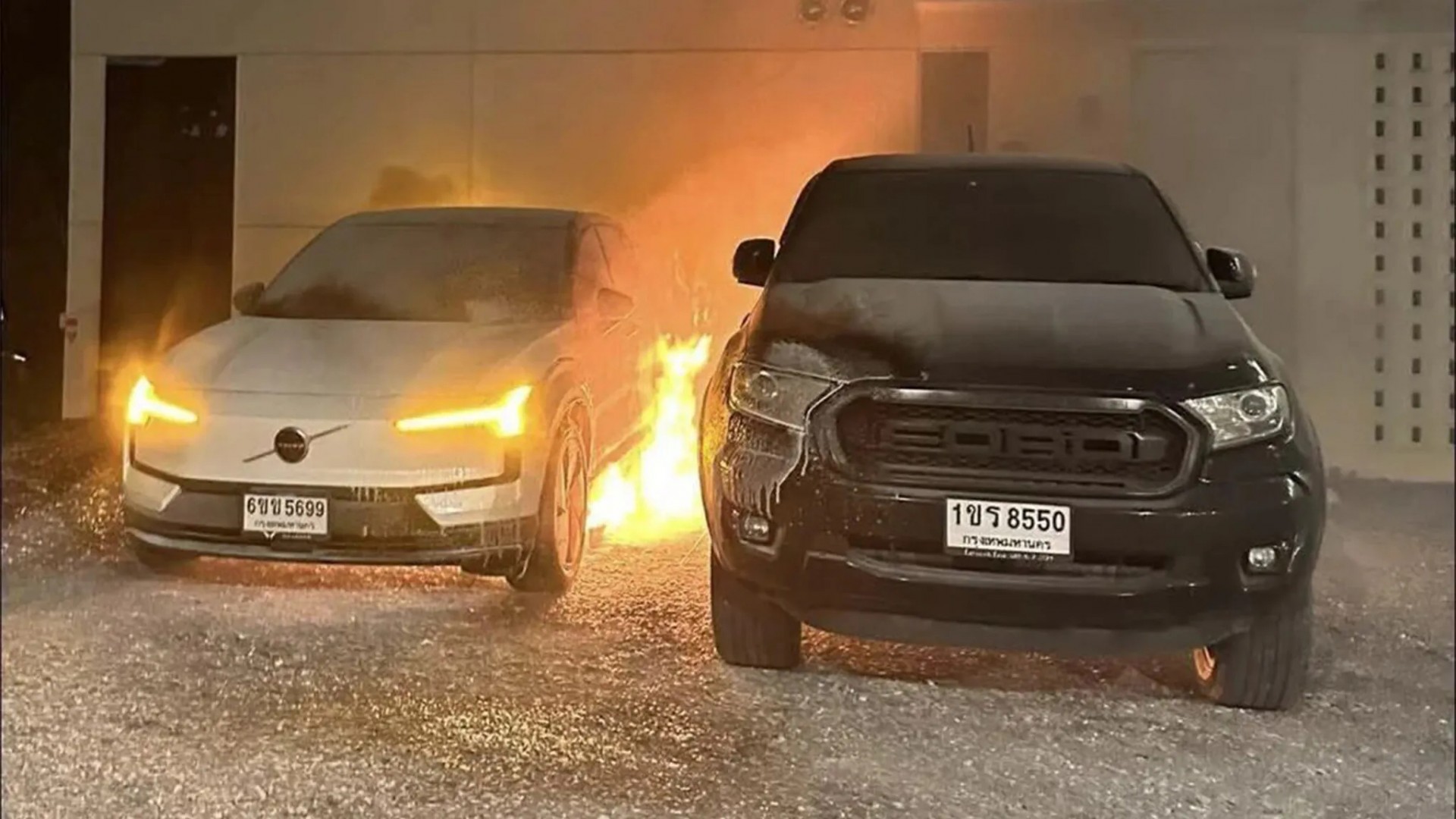 SUV điện Volvo EX30 bị kiện tại Thái Lan sau hai vụ cháy pin nguy hiểm