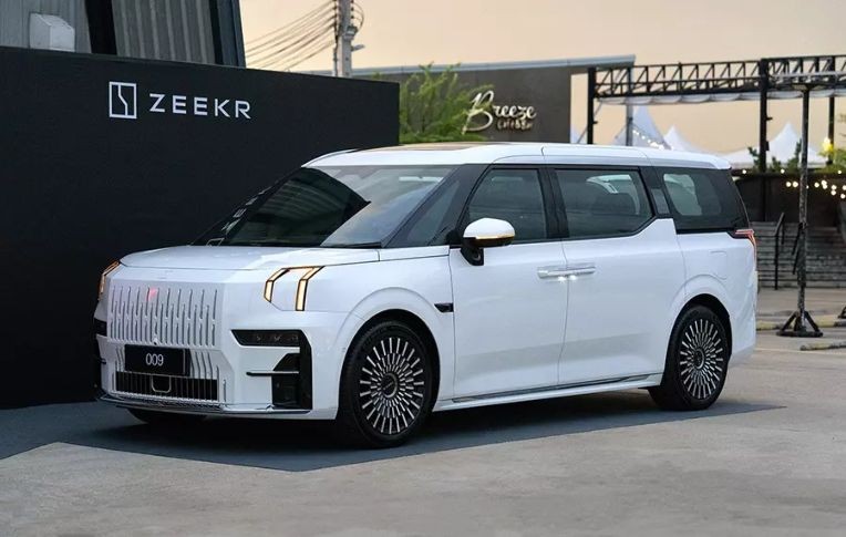 MPV điện Zeekr 009 nhận cọc: Giá 4,2 tỷ, ngang Toyota Alphard - có gì để thuyết phục khách Việt? MPV điện Zeekr 009 nhận cọc: Giá 4,2 tỷ, ngang Toyota Alphard - có gì để thuyết phục khách Việt?