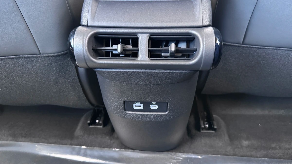 VinFast VF MPV7 nhận lời khen từ truyền thông Philippines sau khi lái thử tận tay VinFast VF MPV7 nhận lời khen từ truyền thông Philippines sau khi lái thử tận tay