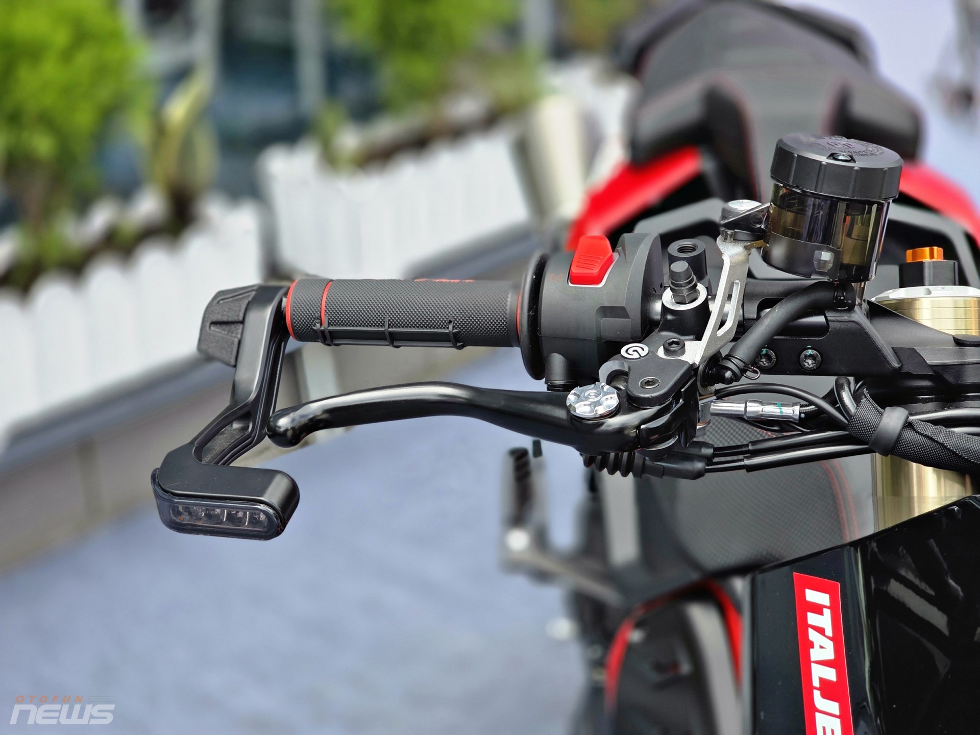 Italjet Dragster 700 Twin về Việt Nam với số lượng 25 xe, giá 428 triệu đồng Italjet Dragster 700 Twin về Việt Nam với số lượng 25 xe, giá 428 triệu đồng