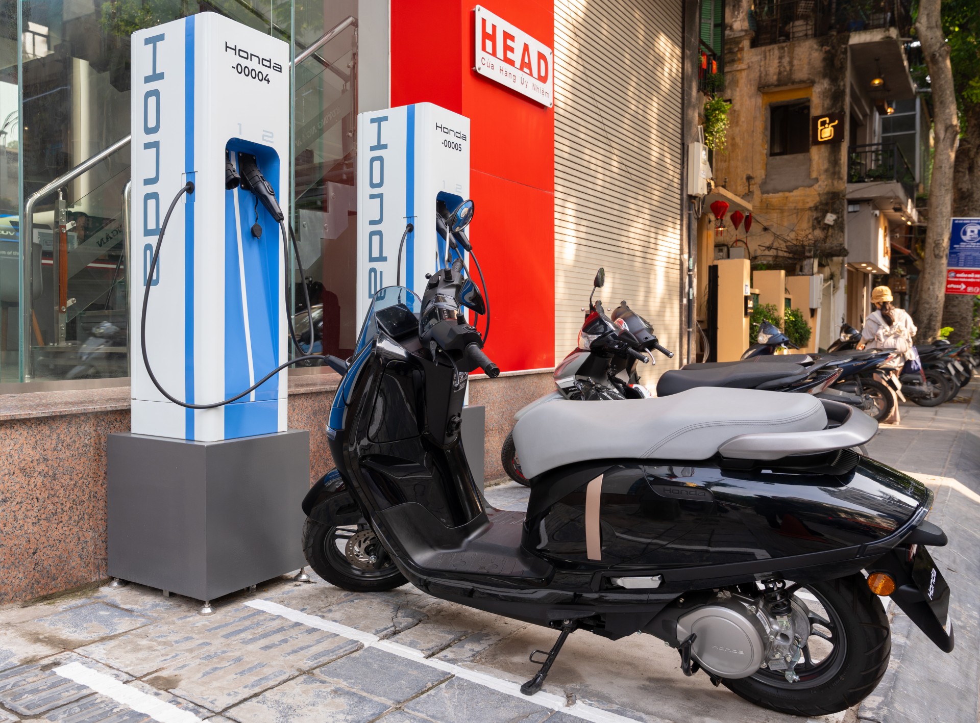 Honda Việt Nam chơi lớn: Ra mắt UC3 và CUV e: kèm trạm đổi pin, có gì để cạnh tranh? Honda Việt Nam chơi lớn: Ra mắt UC3 và CUV e: kèm trạm đổi pin, có gì để cạnh tranh?