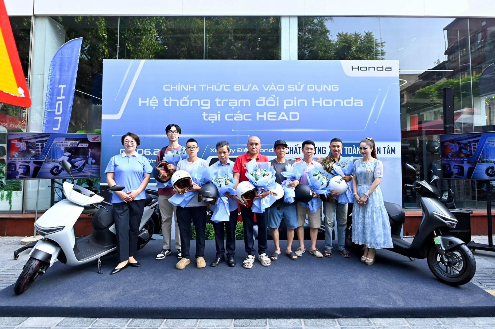 Honda Việt Nam chơi lớn: Ra mắt UC3 và CUV e: kèm trạm đổi pin, có gì để cạnh tranh? Honda Việt Nam chơi lớn: Ra mắt UC3 và CUV e: kèm trạm đổi pin, có gì để cạnh tranh?