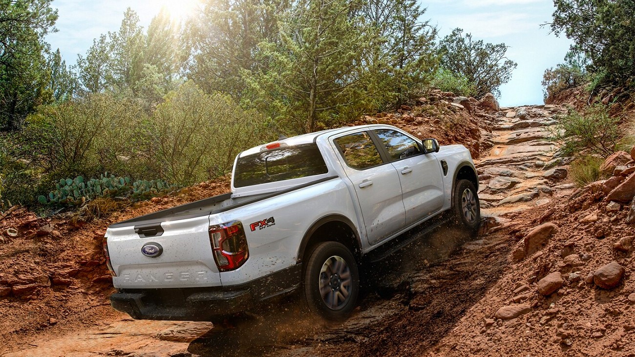 Sự khác biệt giữa hệ dẫn động AWD và 4WD là gì?