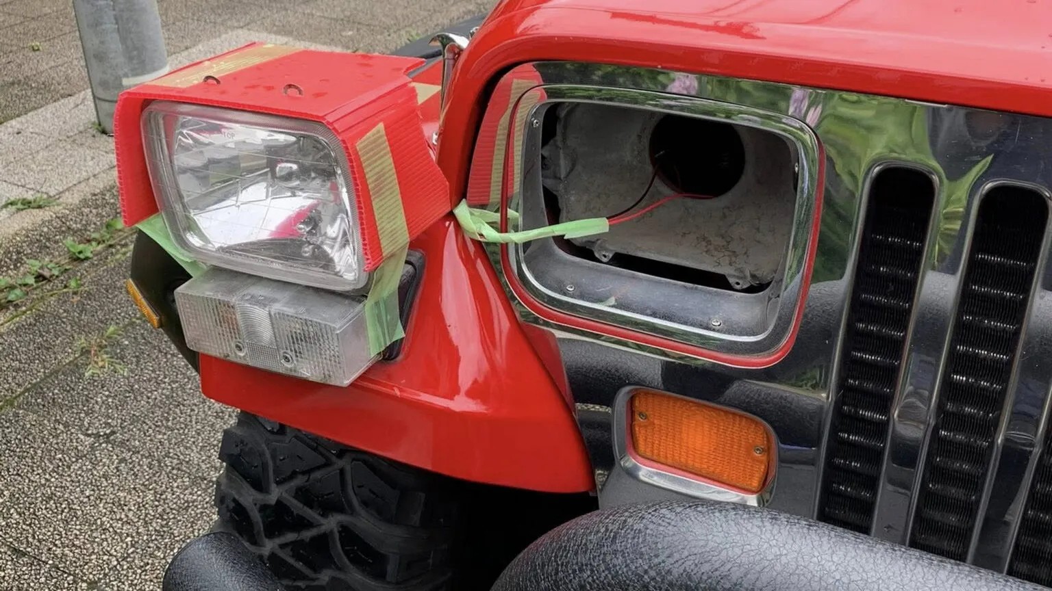 Jeep Wrangler vượt kiểm định Nhật Bản bằng đèn pha gắn hộp giấy Jeep Wrangler vượt kiểm định Nhật Bản bằng đèn pha gắn hộp giấy