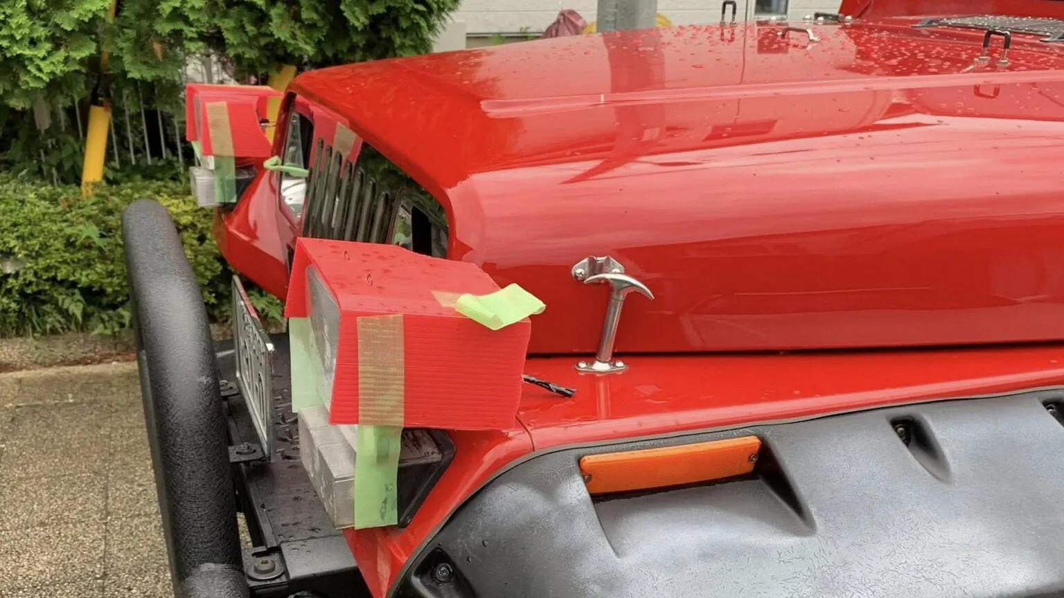 Jeep Wrangler vượt kiểm định Nhật Bản bằng đèn pha gắn hộp giấy Jeep Wrangler vượt kiểm định Nhật Bản bằng đèn pha gắn hộp giấy
