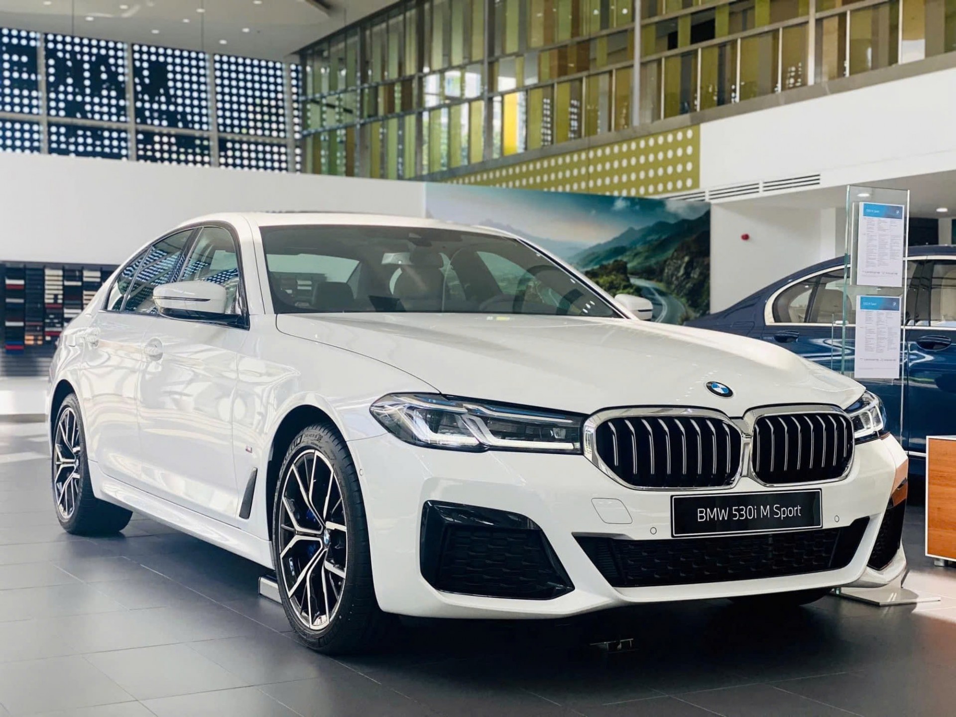 BMW 5 Series dọn kho giảm giá mạnh tại đại lý, bản 'full' dưới 2 tỷ đồng BMW 5 Series dọn kho giảm giá mạnh tại đại lý, bản 'full' dưới 2 tỷ đồng