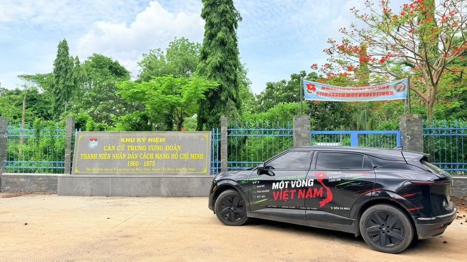 Theo chân nữ tài xế Hải Phòng trong “Hành trình Xanh - Một vòng Việt Nam” về miền Tây Nam Tổ quốc Theo chân nữ tài xế Hải Phòng trong “Hành trình Xanh - Một vòng Việt Nam” về miền Tây Nam Tổ quốc